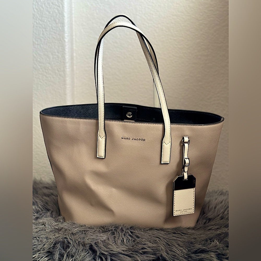 Marc Jacobs Saffiano side kick tote bag